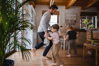 Kreativ mit Kindern | Tanzen in der Küche