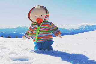 Geburtstagstipps Januar | Kinder bewerfen sich mit Schnee
