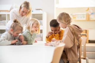 MINT | Kinder experimentieren und es explodiert was
