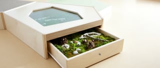 25 KW37 | HPB | Vitrinenpodest | Image