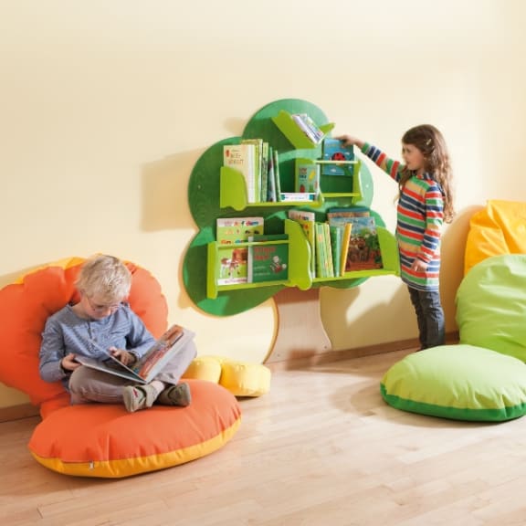 Räume | Praxen, Heime und Kliniken | Wartezimmer | 4 | Bücherregal Baum