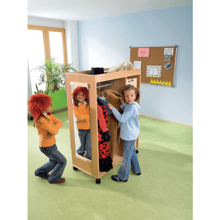 Rollenspiel-Garderobe in Buche
