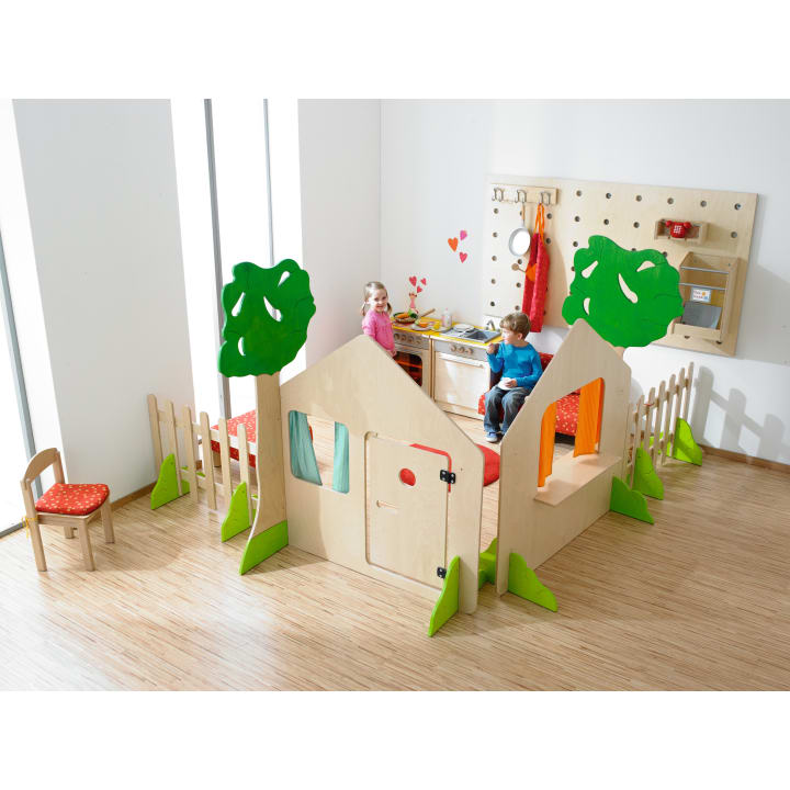 Trennwandhaus zum Bauen mit Tür und Baum