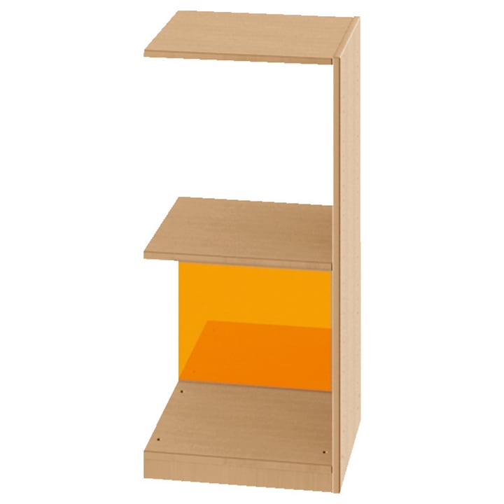 Ein kleines Holzregal mit drei Einlegeböden, einer orangefarbenen Rückwand in der unteren Hälfte und einem offenen Design an der Oberseite und den Seiten.