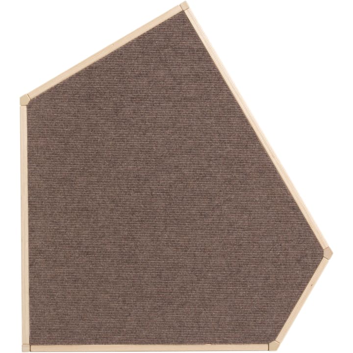 Fünfeckige, unregelmäßig geformte Korkplatte mit brauner Stoffoberfläche und hellem Holzrahmen, die flach vor einem weißen Hintergrund liegt.
