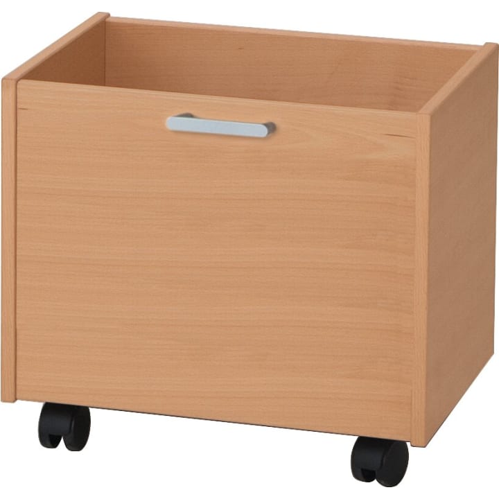 Eine rechteckige Aufbewahrungsbox aus hellem Holz mit einem silbernen Griff und vier schwarzen Rollen auf weißem Hintergrund.