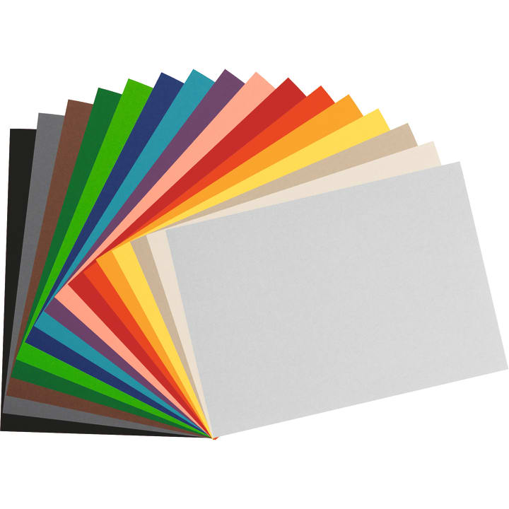 Ein aufgefächerter Stapel von farbigen Papierblättern, jedes Blatt in einer anderen Farbe, angeordnet in einem Halbkreis mit einem großen grauen Blatt obenauf. Die Papiere sind auf einem weißen Hintergrund abgebildet.