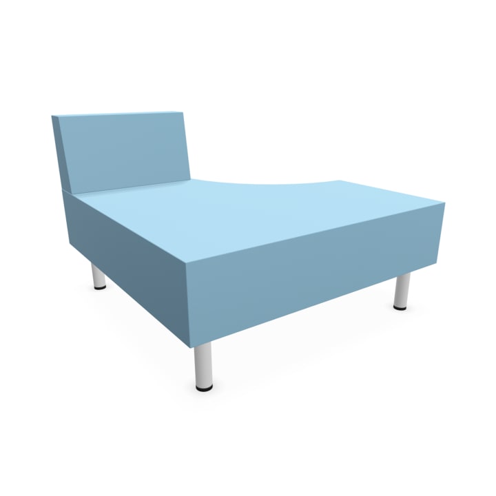 Ein minimalistisches blaues Bett mit einem einfachen rechteckigen Kopfteil, vier kurzen zylindrischen Metallfüßen und einem nahtlosen, modernen Design vor einem weißen Hintergrund.