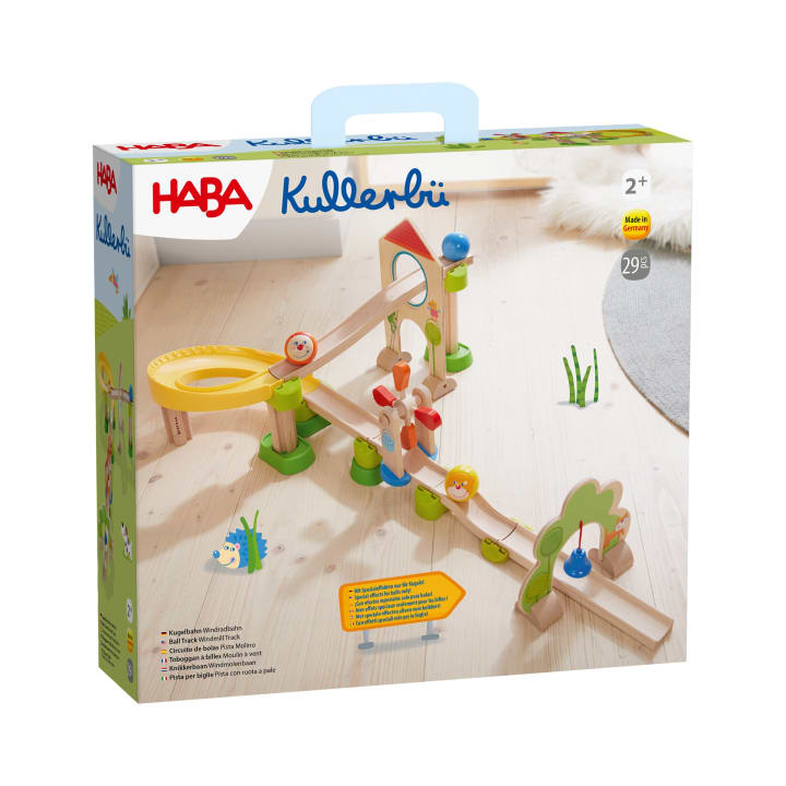 Abgebildet ist eine Schachtel mit dem HABA Kugelbahn-Set Kullerbü. Die Schachtel zeigt ein Foto der zusammengebauten Holzbahn mit bunten Teilen und Murmeln. Das Produkt ist für die Altersgruppe 2-8 Jahre geeignet und enthält Branding und Produktdetails.