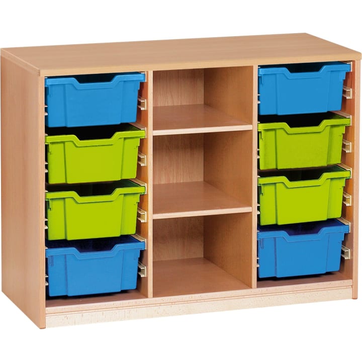 Ein hölzerner Schrank mit drei offenen Regalen in der Mitte und acht Schubladen aus Kunststoff, vier blaue und vier grüne, die in zwei vertikalen Säulen auf beiden Seiten angeordnet sind.