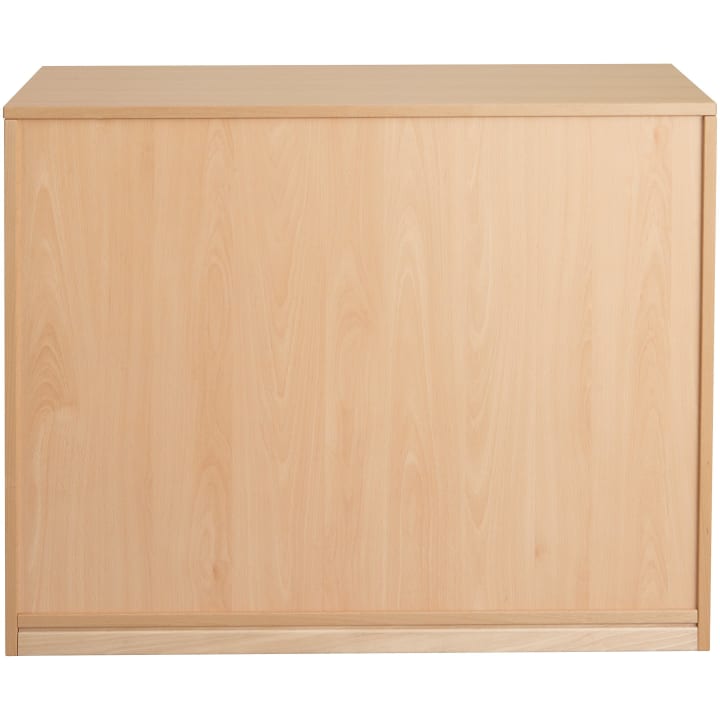 Ein schlichter, heller Holzschrank mit glatter Oberfläche, ohne sichtbare Griffe oder Verzierungen und einfacher rechteckiger Form. Das Foto zeigt die Vorderseite des Schrankes.