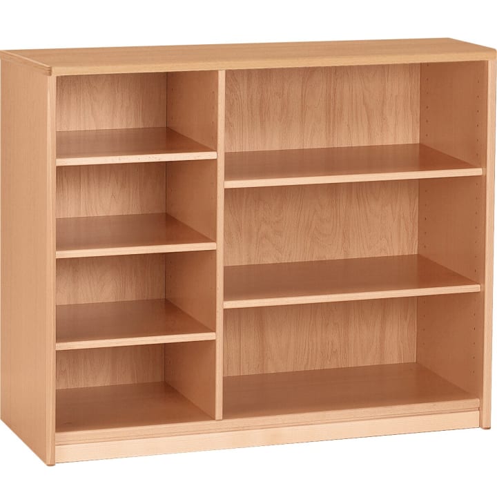 Ein Bücherregal aus Holz mit zwei Säulen; die linke Seite hat vier kleine verstellbare Einlegeböden, die rechte Seite zwei größere verstellbare Einlegeböden. Die Regalböden und der äußere Rahmen sind aus hellem Holz gefertigt.