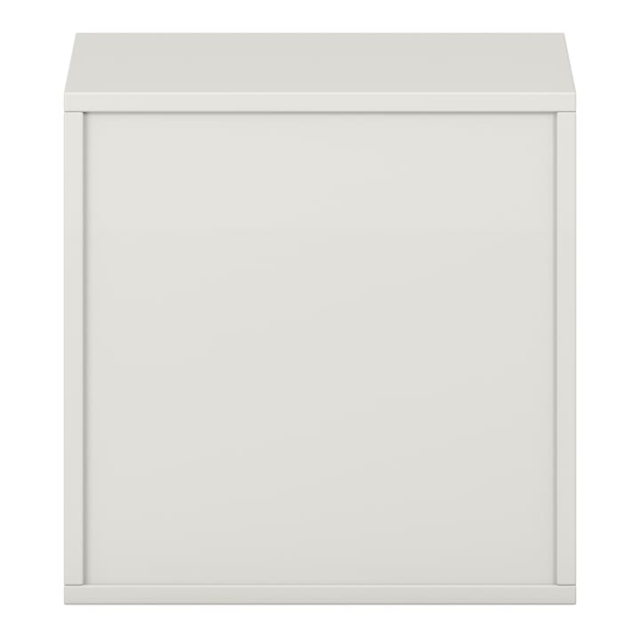 Eine schlichte, weiße, quadratische Aufbewahrungsbox mit geschlossener Vorderseite auf weißem Hintergrund. Die Box hat ein einfaches, minimalistisches Design mit klaren Linien und ohne sichtbare Griffe oder Verzierungen.