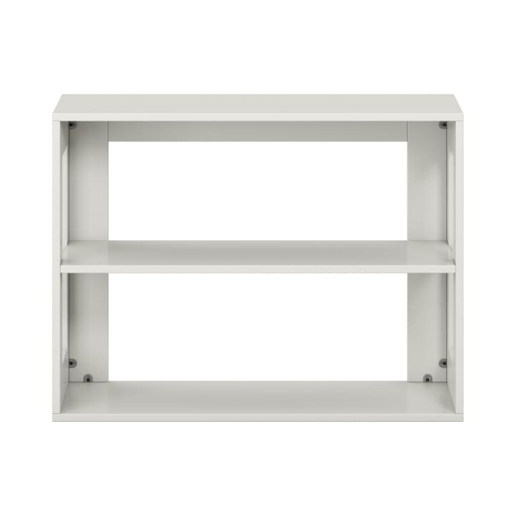 Ein schlichtes, rechteckiges, weißes Regal mit zwei offenen Regalböden und einem einfachen, minimalistischen Design. Die Regalböden und der Rahmen sind rechtwinklig zueinander ausgerichtet, mit sichtbaren Beschlägen an den Ecken.