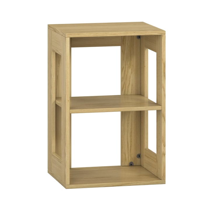 Ein rechteckiges Holzregal mit zwei offenen Regalböden und seitlichen Aussparungen, dargestellt vor einem weißen Hintergrund.