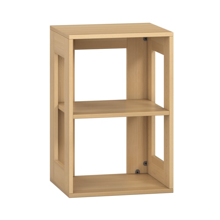 Ein kleines, rechteckiges Holzregal mit offener Rück- und Seitenwand und zwei Regalböden zur Aufbewahrung oder Präsentation. Das Holz hat eine helle, natürliche Oberfläche.