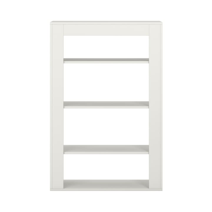 Ein schlichtes, weißes Bücherregal mit vier Fächern ist vor einem weißen Hintergrund abgebildet. Das Bücherregal ist leer und hat eine einfache, rechteckige Form.