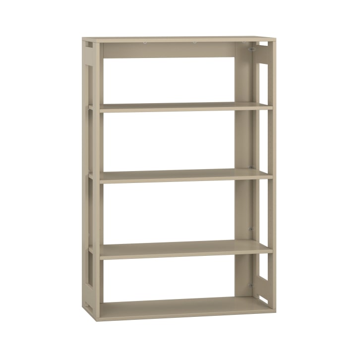 Ein beigefarbenes, rechteckiges, offenes Bücherregal mit vier gleichmäßig verteilten Regalböden und einem minimalistischen Design vor einem schlichten weißen Hintergrund.