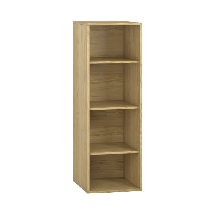 Ein hohes, rechteckiges Bücherregal aus Holz mit vier Einlegeböden und einer hellen Holzoberfläche, das auf einem weißen Hintergrund steht. Die Regale sind leer.