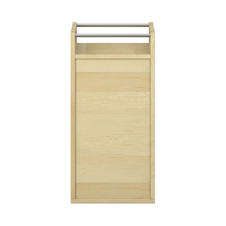 Ein rechteckiger Wäschekorb aus Holz mit heller, natürlicher Oberfläche, vertikalen Latten auf jeder Seite und einer flachen Frontplatte. Auf der Oberseite befinden sich zwei horizontale Stäbe und ein offenes Feld. Der Wäschekorb ist vor einem weißen Hintergrund abgebildet.