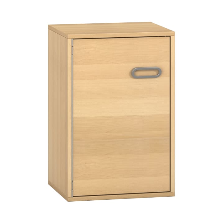 Ein Schrank aus hellem Holz mit einer einzigen Tür und einem rechteckigen silbernen Griff vor einem weißen Hintergrund. Der Schrank hat ein einfaches, kastenförmiges Design.