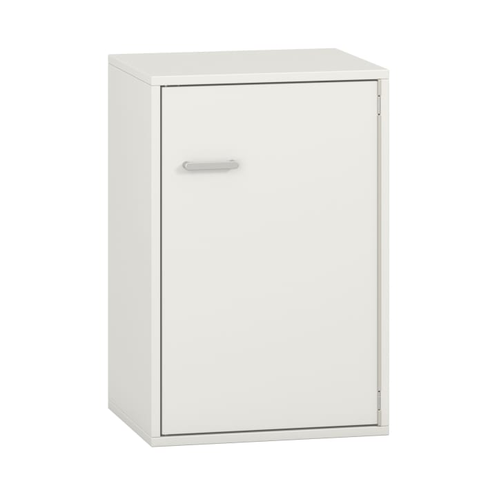 Ein weißer, rechteckiger Schrank mit einer einzigen Tür und einem horizontalen, silbernen Griff an der linken Seite der Tür. Der Schrank hat ein einfaches, minimalistisches Design und steht auf einer ebenen Fläche.