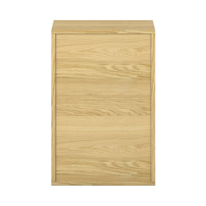 Ein rechteckiger Schrank aus hellem Holz mit flacher Oberseite und glatter, unverzierter Frontplatte, fotografiert vor einem weißen Hintergrund.