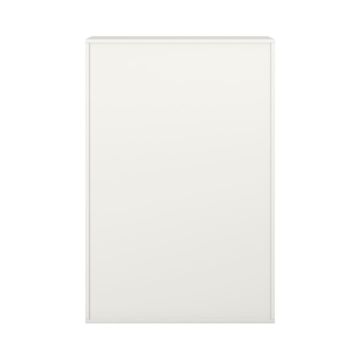 Ein schlichter, weißer, rechteckiger Schrank mit einer flachen Oberseite und einer glatten, funktionslosen Frontplatte, von vorne gesehen vor einem weißen Hintergrund.