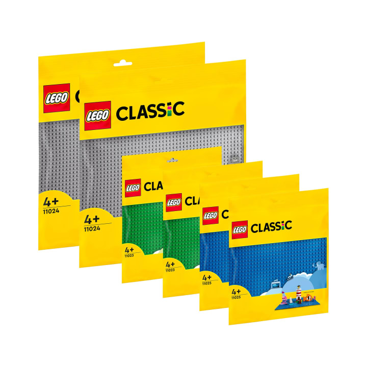 Diese Set aus Lego ® Classic Bauplatten sorgt dafür, dass kreative, kindliche Bau-Ideen auf solidem Grund entstehen können! Die Noppen geben Lego ® Steinen und anderen Bauelementen festen Halt. Damit legen die Platten im wahrsten Sinne des Wortes die ideale Grundlage zum Bauen, Spielen oder auch Transportieren von fertigen Bauwerken.