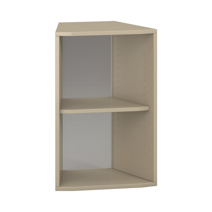Ein beigefarbenes, dreiseitiges Eckregal mit zwei offenen Böden und glatter Oberfläche, das in eine Ecke passt.