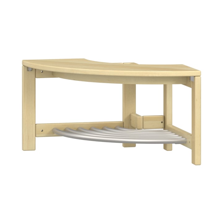 Eine Eckbank aus hellem Holz mit einer geschwungenen Sitzfläche und Metalllatten, die eine untere Ablage bilden. Die Bank hat ein einfaches, funktionales Design und passt in eine Ecke.