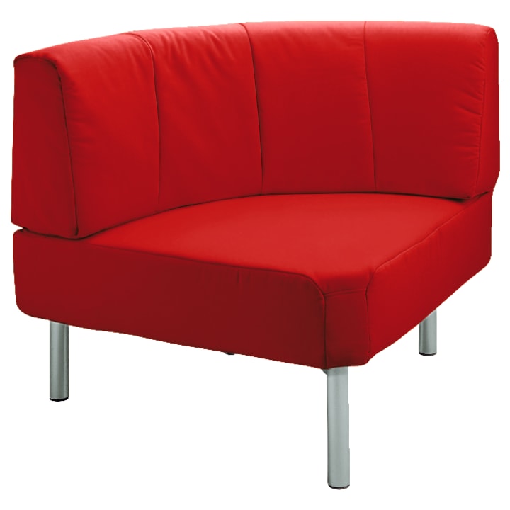 Ein rot gepolsterter Eckstuhl mit gepolsterter Sitzfläche und Rückenlehne, der von vier zylindrischen Metallbeinen getragen wird. Das Design ist modern und minimalistisch.