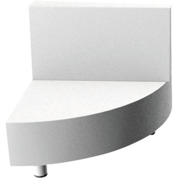 Eine moderne, minimalistische Bank mit geschwungener Sitzfläche und gerader Rückenlehne, gepolstert mit hellgrauem Stoff und getragen von kurzen Metallbeinen.