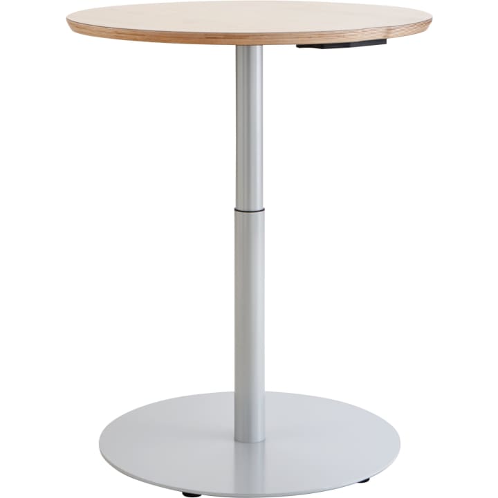 Ein runder Tisch mit einer Platte aus hellem Holz, einem einzelnen silbernen Metallsockel und einem passenden runden Metallfuß. Das Design ist einfach und modern, mit klaren Linien und minimalen Details.