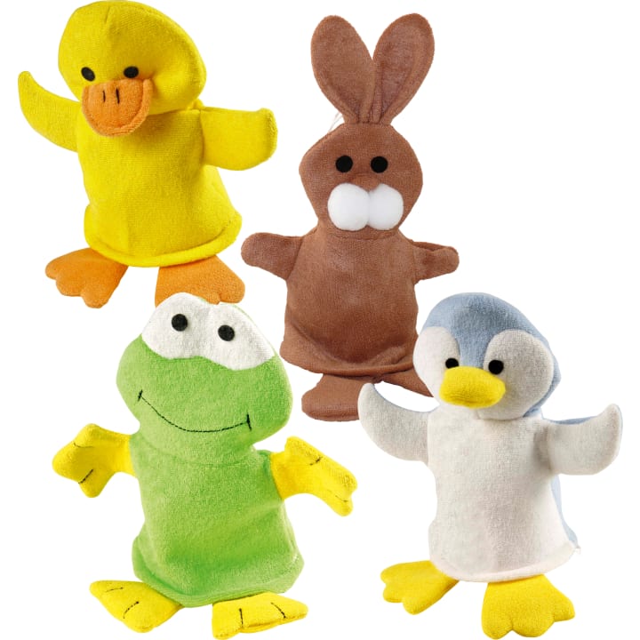 Vier farbenfrohe Handpuppen - eine gelbe Ente, ein brauner Hase, ein grüner Frosch und ein weiß-grauer Pinguin - sind nebeneinander angeordnet, jede mit einfachen, cartoonhaften Gesichtszügen und ausgestreckten Armen.