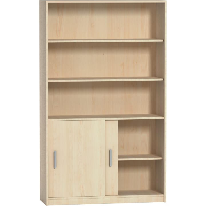 Ein Bücherregal aus hellem Holz mit vier offenen Fächern und einem Unterschrank mit zwei Schiebetüren und grauen Griffen. Der Schrank enthält ein zusätzliches Regal im Inneren. Die Regale und der Schrank sind leer.
