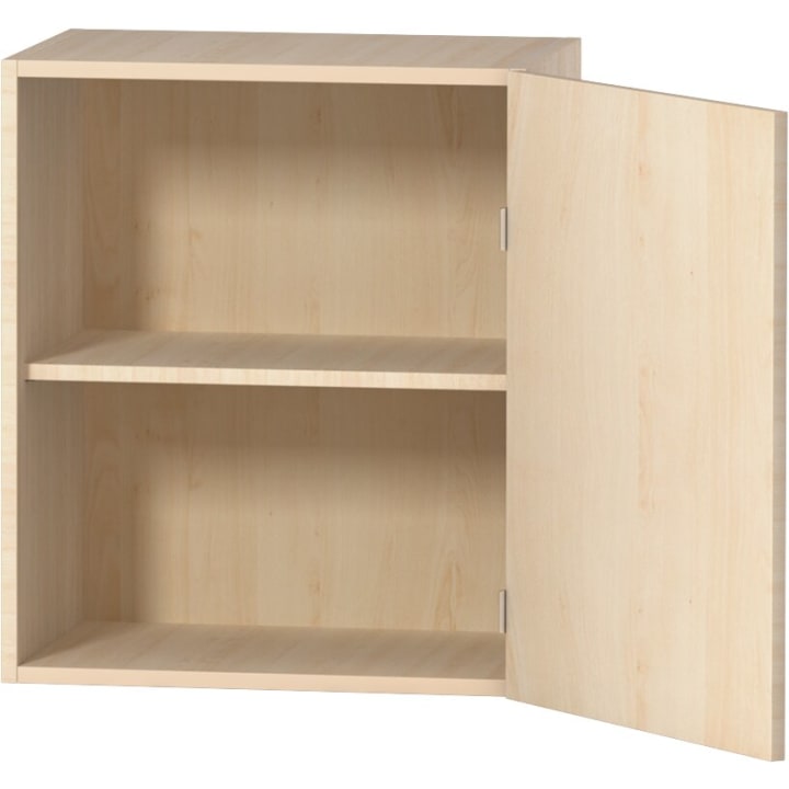 Ein heller holzfarbener Schrank mit einer geöffneten Tür, die zwei leere Einlegeböden freigibt. Der Schrank hat ein einfaches, minimalistisches Design und ist vor einem schlichten Hintergrund fotografiert.
