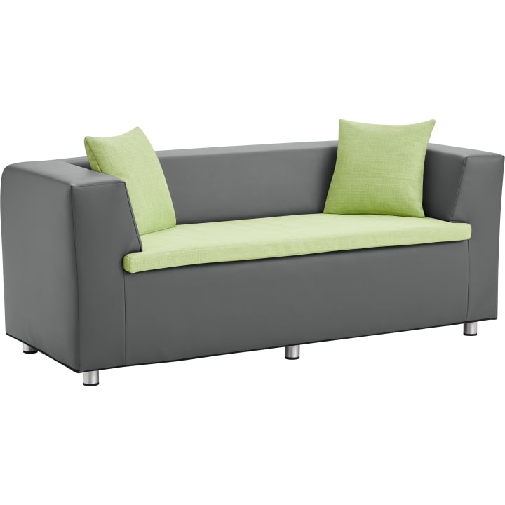 2-Sitzer mit Kissen