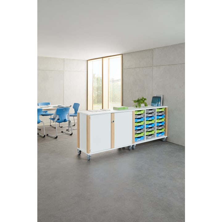 Regalschrank Linus für Materialboxen, B 110,4 x H 93,4  (mit Rollen) x T 45,7 cm