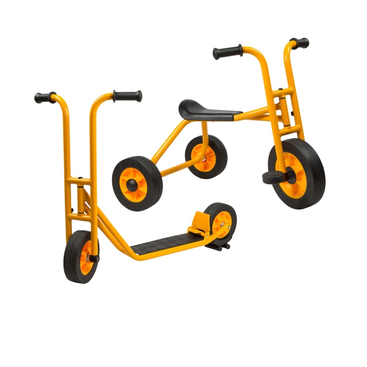 Abgebildet sind zwei gelbe Kinderfahrgeräte mit schwarzen Rädern. Bei dem einen handelt es sich um ein Dreirad mit schwarzem Sitz und Lenker, bei dem anderen um einen Scooter mit Fußbrett und Lenker. Beide haben ein robustes, minimalistisches Design.