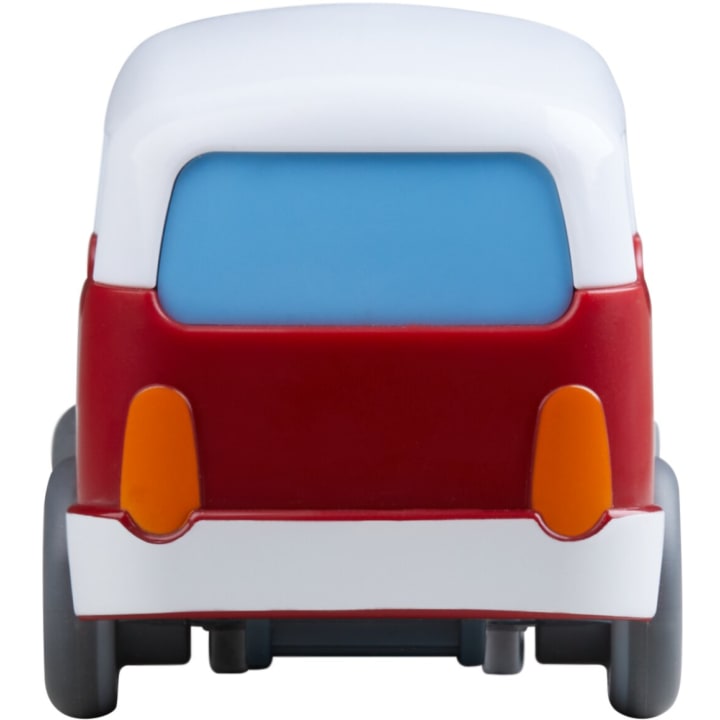 Ein Spielzeugauto in der Rückansicht mit rot-weißer Karosserie, blauer Heckscheibe, orangefarbenen Rückleuchten und schwarzen Rädern.
