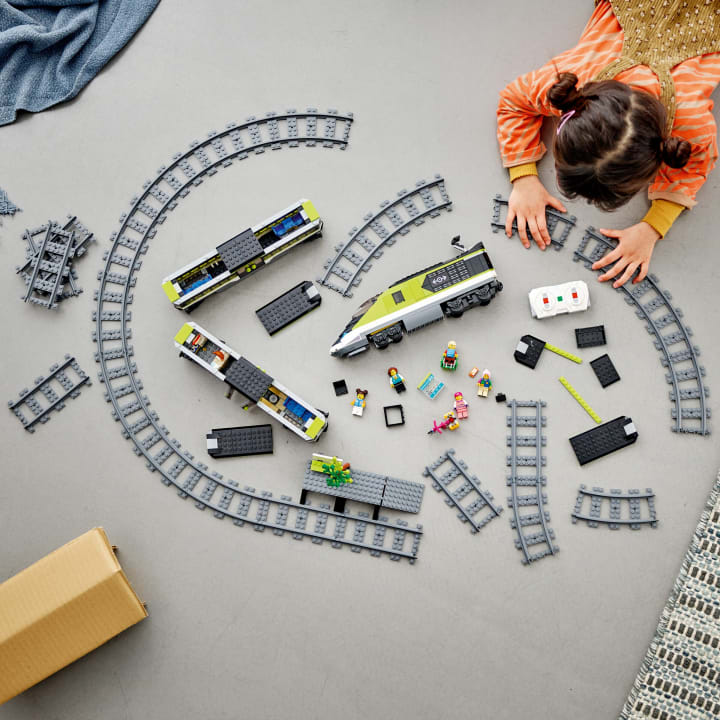 LEGO® City Personen-Schnellzug, 764 Teile inkl. Figuren