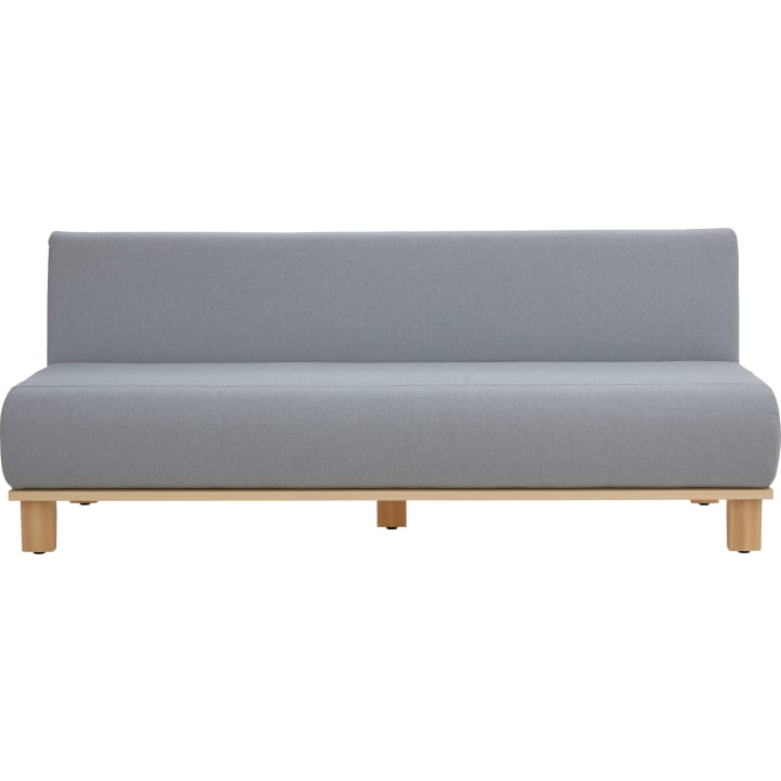 Ein modernes Sofa ohne Armlehnen mit hellgrauer Polsterung und hellem Holzsockel, dargestellt vor einem schlichten weißen Hintergrund. Das Design ist minimalistisch und das Sofa hat eine niedrige Rückenlehne und einfache, klare Linien.