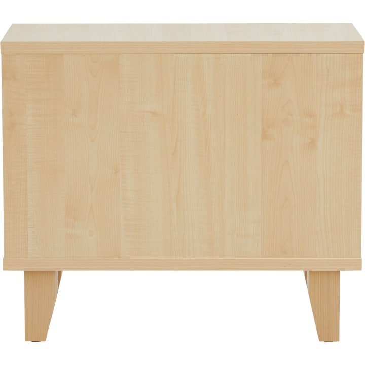 Ein Schrank aus hellem Holz mit glatter, flacher Platte, einfacher rechteckiger Form und vier kurzen Beinen, von vorne gesehen vor einem schlichten weißen Hintergrund.