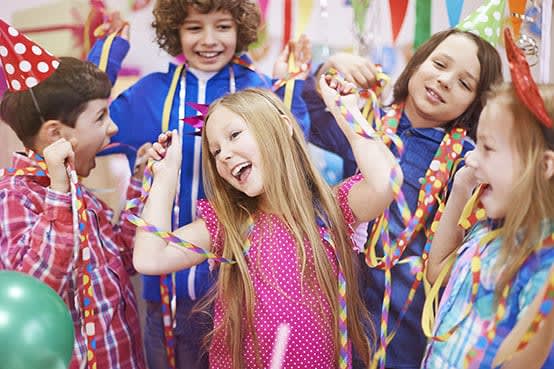 Kindergeburtstag Gruppe Tanzt