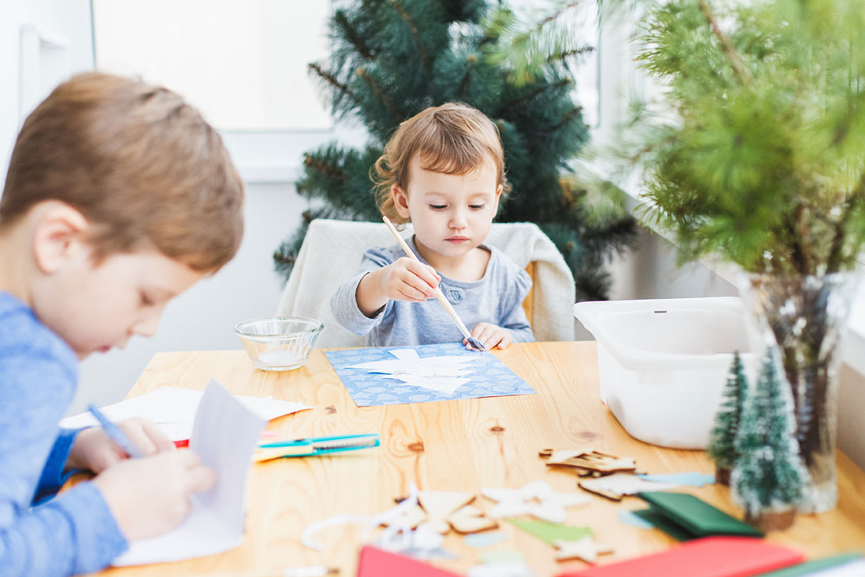 Kinder malen und basteln Weihnachtsgeschenke