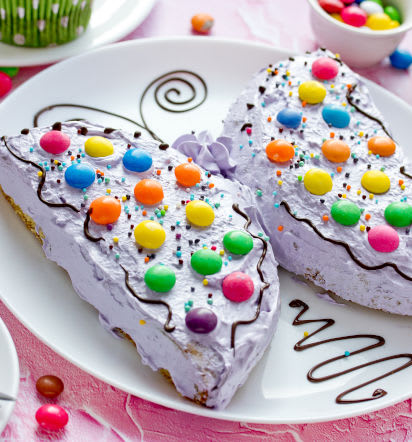Backen für den Kindergeburtstag: Süßer Schmetterlingskuchen Backen für den Kindergeburtstag: Kuchen in Schmetterlingsform