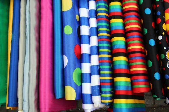 Materialien und Stoffe für selbst gemachte Faschingskostüme Materialien und Stoffe zum Selbermachen von Faschingskostümen