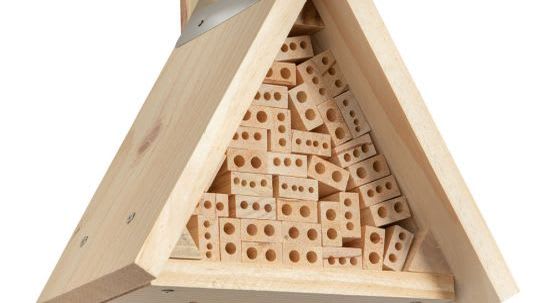 Kinderleicht: Insektenhotel mit unserem Bausatz bauen Insektenhotel mit unserem Bausatz bauen