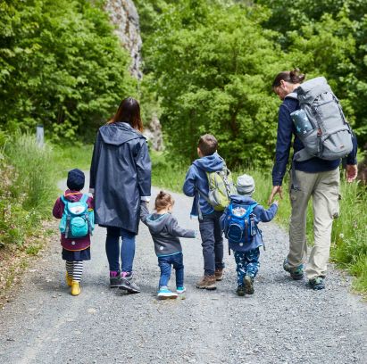 Unternehmungen mit Kindern: Wandern mit der Familie Unternehmungen mit Kindern: Familie beim Wandern